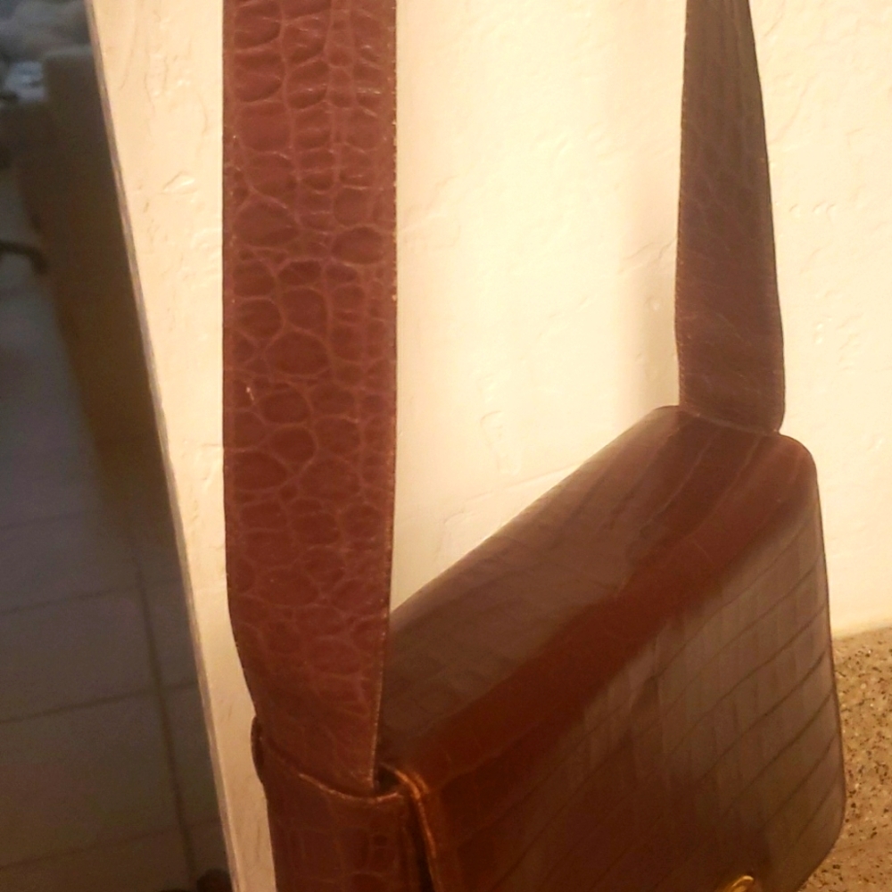 COPY - VINTAGE Salvatore Ferragamo Embossed Made In Italy Purse - Picture 16 of 16